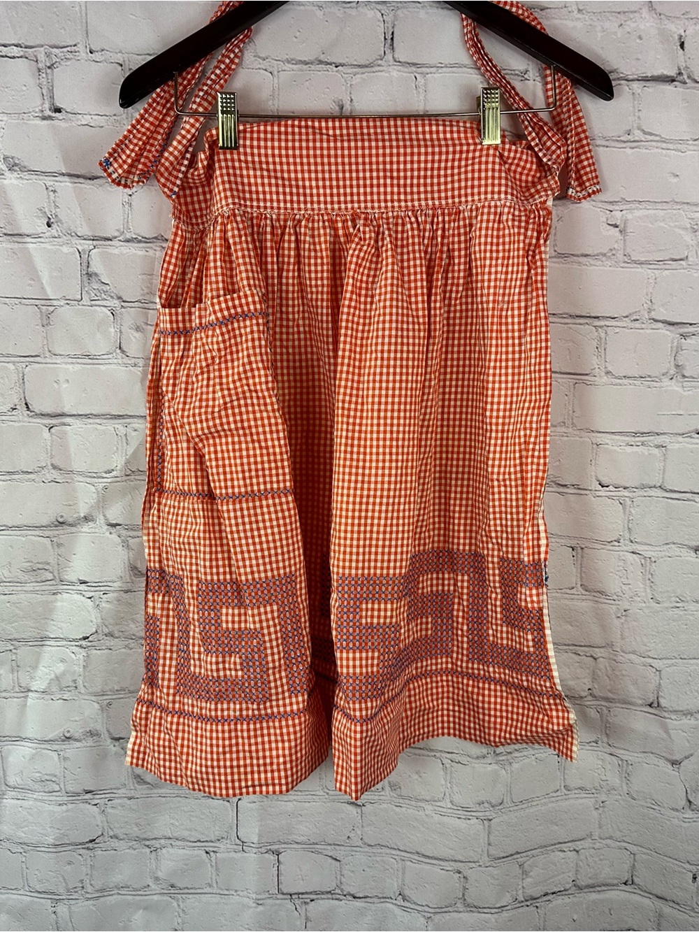 vtg apron handmade embroider cross stitch tomato red Gingham cottage kitschy